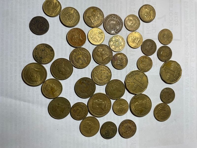 Lote de Monedas de Bronce de Colección - Años Variados