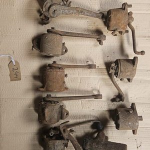 Lote siguiente: Lote de 8 Amortiguadores Ford V8 y 1 Chevrolet 1929-1930