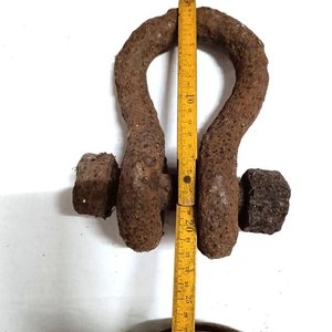 Roldana y Grillete Antiguos de Hierro Oxidado - imagen 3