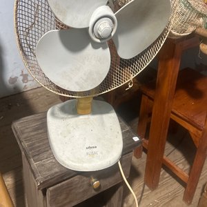 Lote siguiente: Mesa de Luz con Ventilador Usado