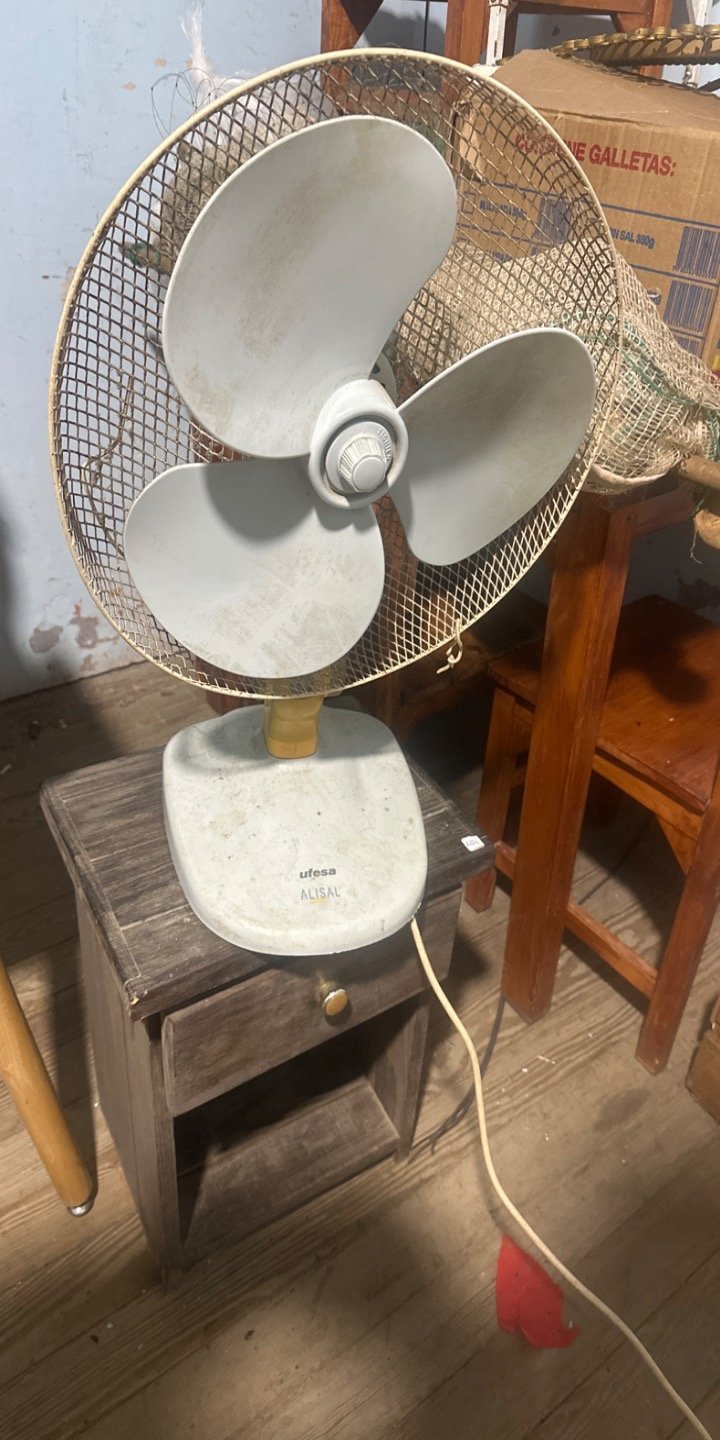 Mesa de Luz con Ventilador Usado