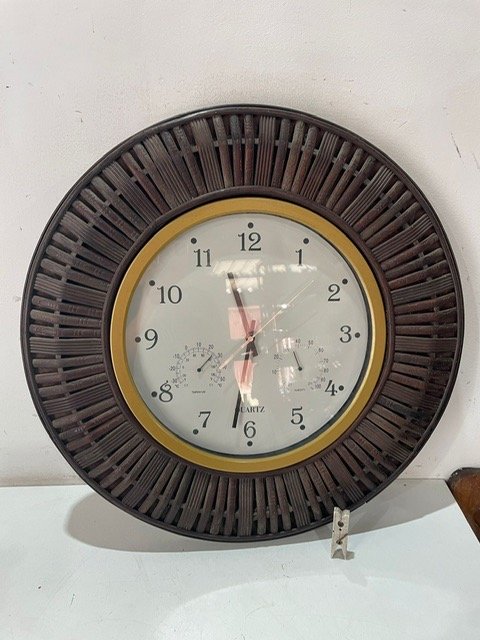 Lote anterior: Reloj grande de madera