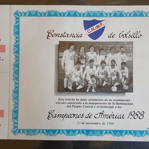 Lote siguiente: Constancia Oficial Club Nacional de Football Homenaje Campeones de América 1988