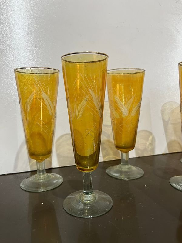 Copas de vidrio color amarillo talladas al ácido - imagen 3