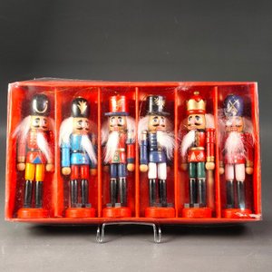 Set de 6 Cascanueces Navideños Colgantes Soldados en Empaque Original - imagen 2