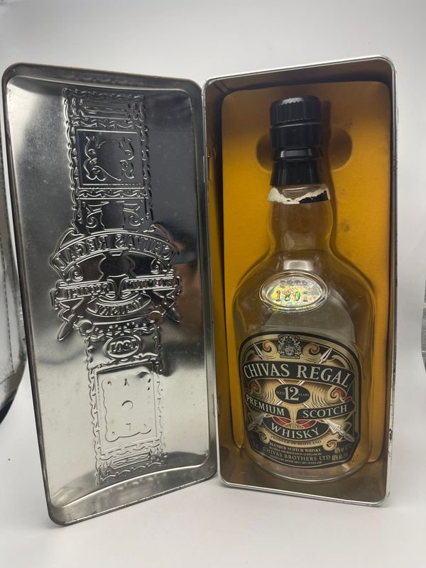 Lata antigua de whisky Chivas Regal - imagen 3