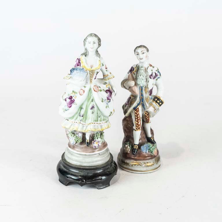 Lote siguiente: Dos figurinas de porcelana