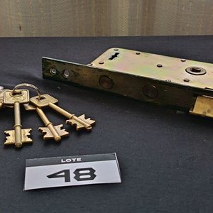 Lote siguiente: Cerradura Doble Paleta con Juego de Llaves