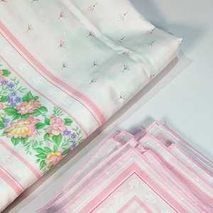 Mantel de Hilo Blanco y Rosado con Flores y 9 Servilletas - imagen 3
