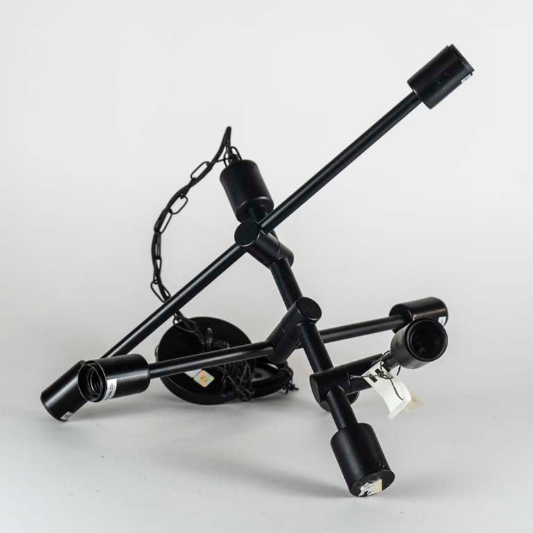 Lote anterior: Colgante de seis luces en metal negro con detalles y sin caja
