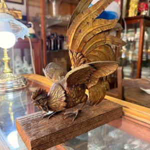 Pareja de Gallos Decorativos en Bronce con Bases de Madera Antigua - imagen 7