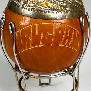 Mate con linda virola de plata y oro decorada, con soporte - imagen 3