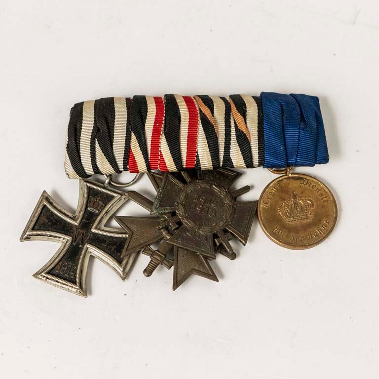 Lote anterior: Medallas de la Cruz de Hierro y Guerra durante la I y II Guerra Mundial