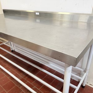 Mesada de Acero Inoxidable con Estructura y Estante Inferior - imagen 2