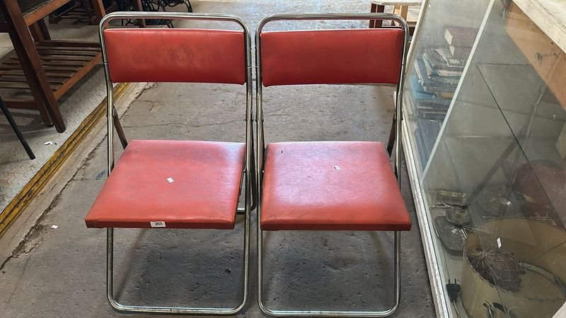 Lote anterior: Sillas Plegables de Cuero Rojo