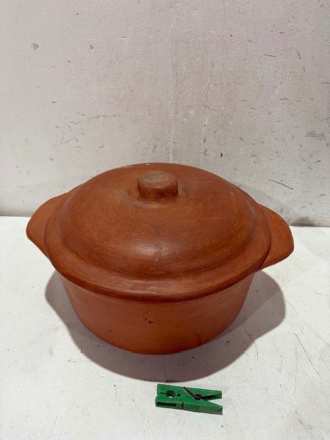 Olla de Barro Artesanal con Tapa