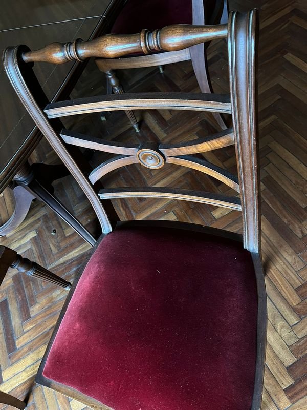 Sillas madera tapizadas de terciopelo para decorar tu hogar - imagen 2