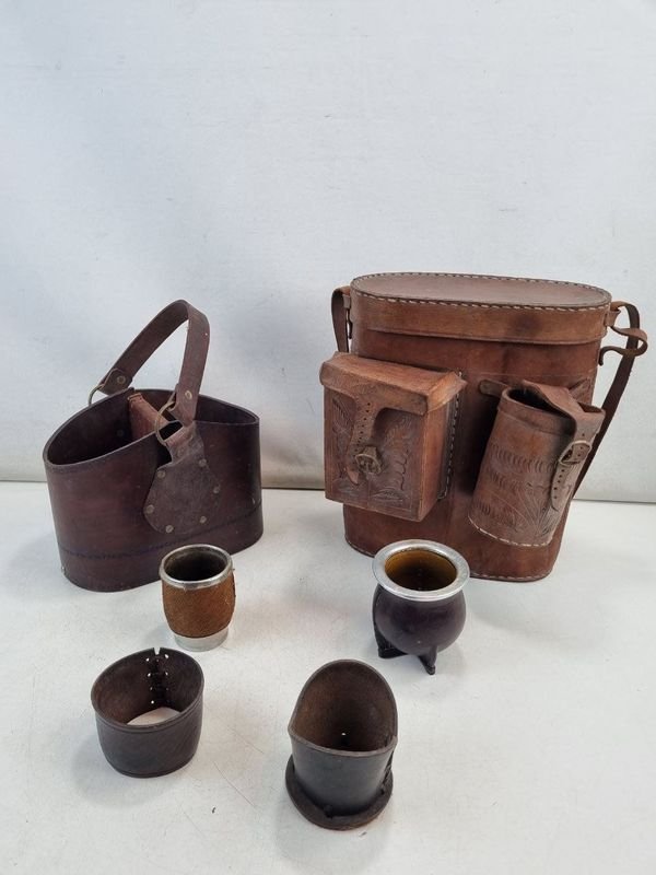 Conjunto de Cuero Repujado para Mateada: Matera y Porta Vasos - imagen 1