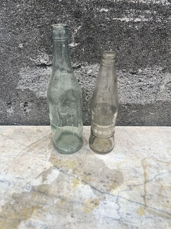 Dos botellas de Salus y Matutina, antigüedades en vidrio - imagen 3