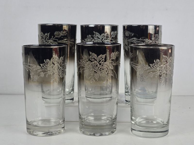 Juego de 6 Vasos de Cristal con Detalles Plateados y Flores en Relieve