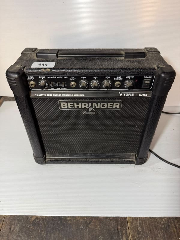 Amplificador Behringer V-Tone GM108 15W True Analog Modeling