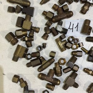 Lote de 100 Piezas de Conexiones y Accesorios de Bronce - imagen 2