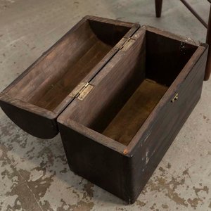 Mesa de Luz Danesa y Baúl de Madera Vintage - imagen 3