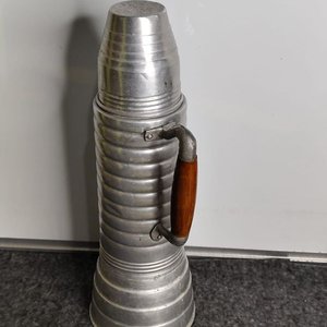 Termo Antiguo de Aluminio con Tapa y Asa de Madera - imagen 4