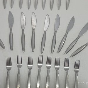 Set de Cubiertos Metálicos: Tenedores y Cuchillos de Acero Inoxidable - imagen 4