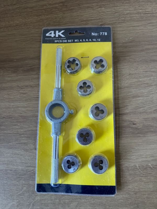 Set de Terraja y Dados Métrica 8 Piezas