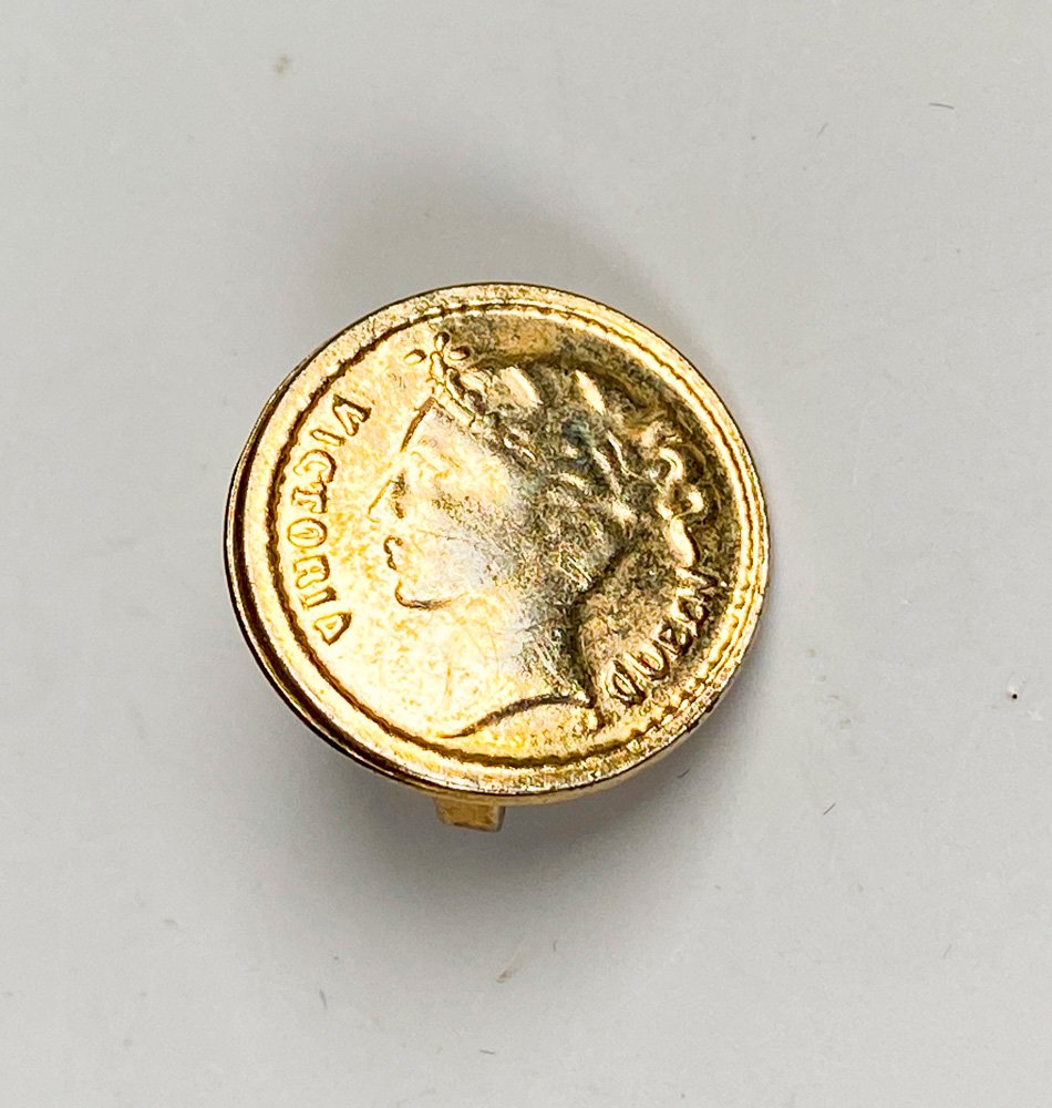 Cuatro piezas de llaveros y medallas - imagen 6