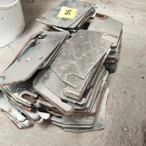 Placas y Herrajes Metálicos para Fijación de Estanterías - imagen 3