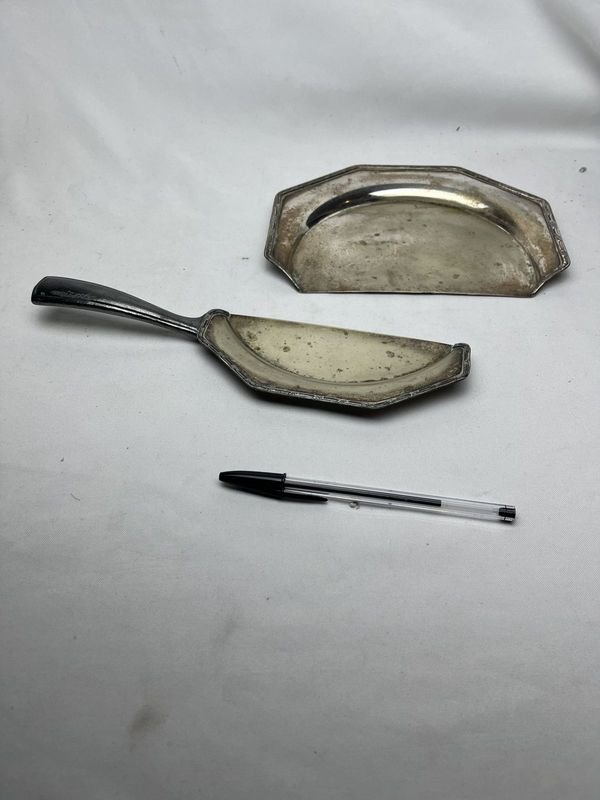 Platos y utensilios de mesa en plata - imagen 2