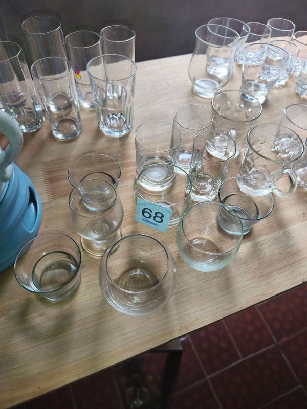 Juego de 12 Vasos y Copas de Vidrio Transparente