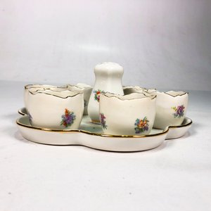 Conjunto de 8 Piezas de Porcelana Francesa Limoges: Vasitos, Bandeja y Pimentero - imagen 2