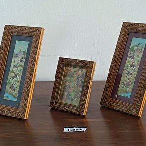 Lote anterior: Trío de Miniaturas Persas con Marcos Taraceados Estilo Oriental