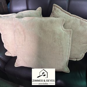 Lote siguiente: Set de 3 Almohadones Beige de Pana