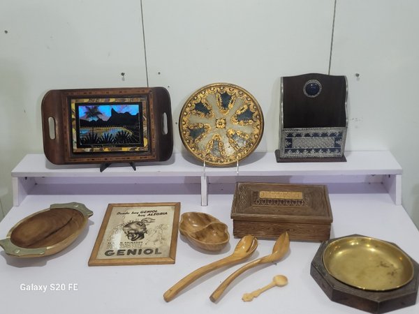 Lote de 11 piezas: Bandeja Marquetería, Cofre Tallado, Cuadro Geniol y Más - imagen 1