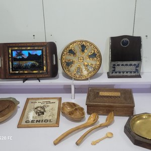 Lote de 11 piezas: Bandeja Marquetería, Cofre Tallado, Cuadro Geniol y Más - imagen 1