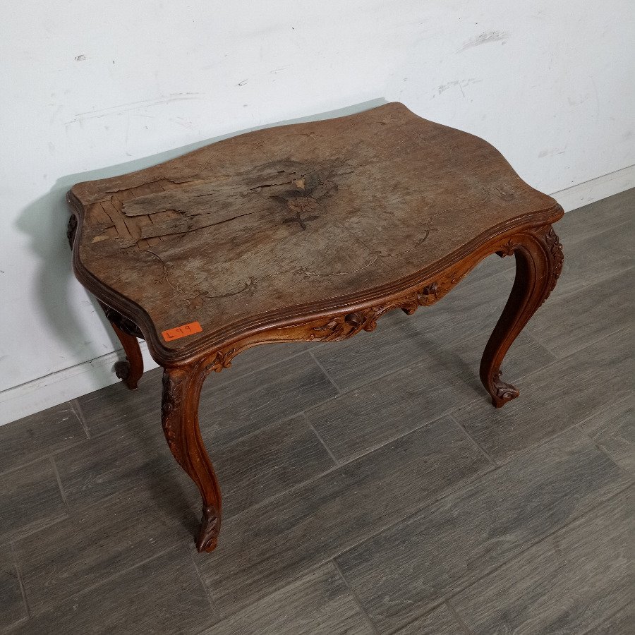 Mesa de Sala Estilo Luis XV con Tapa Dañada