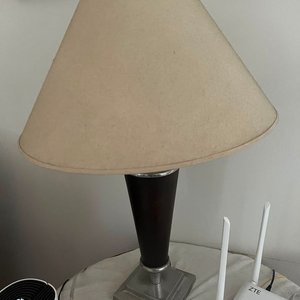Lámpara de Mesa La Platina Madera y Metal - imagen 2