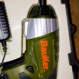 Atornillador Inalámbrico Bauker con Puntas y Cargador en Valija - imagen 7