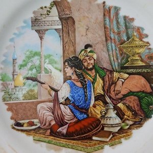 Plato Decorativo Vintage Loza Industria Uruguaya "Las Mil y Una Noches" - imagen 2