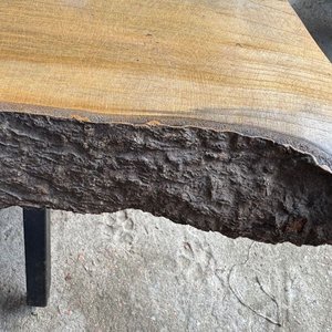 Mesa Rústica de Madera Maciza con Patas Metálicas - imagen 5