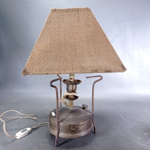 Lote siguiente: Lámpara de Mesa Artesanal con Base de Primus Antiguo