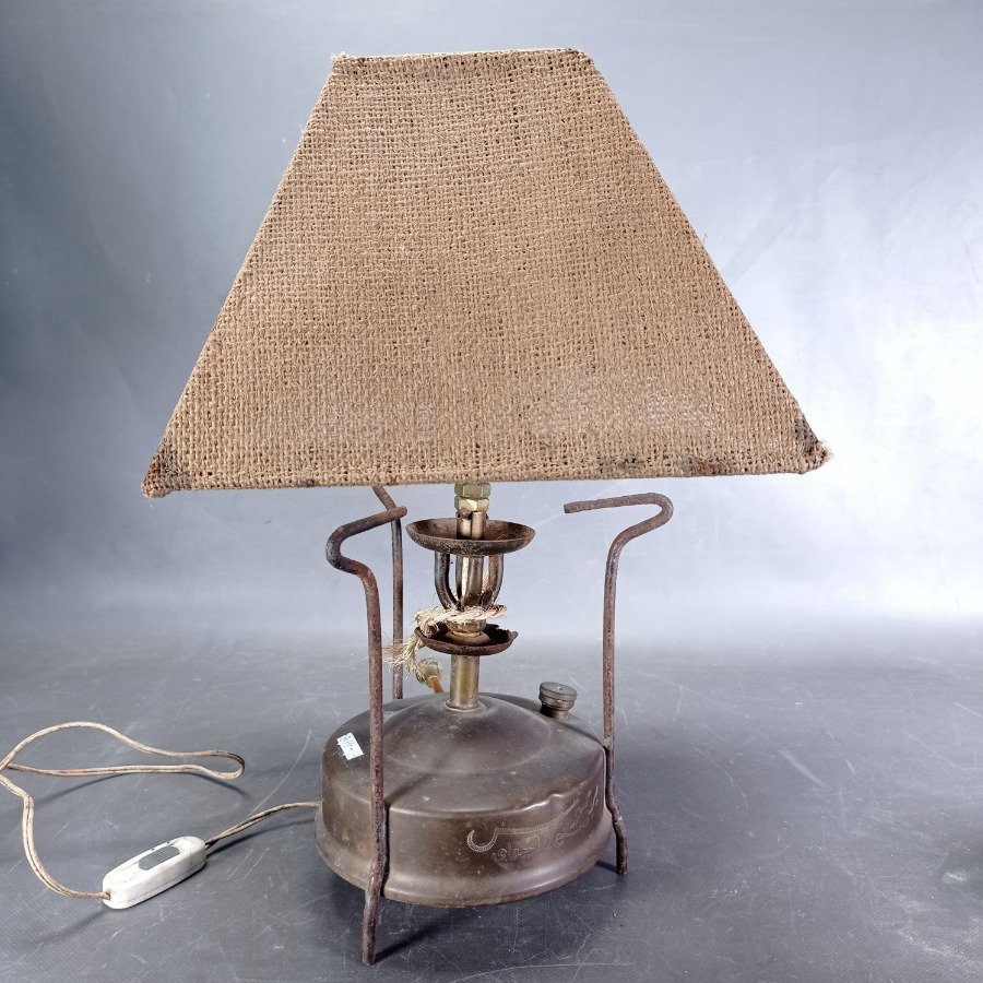 Lámpara de Mesa Artesanal con Base de Primus Antiguo