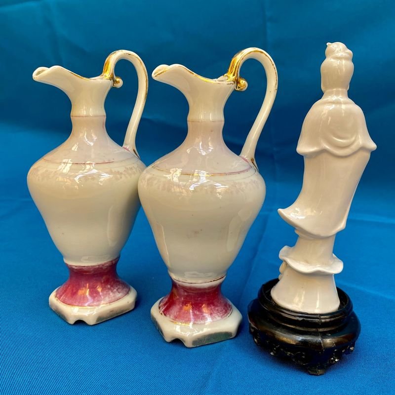 Porcelana Antigua Oriental con Floreros y Figura - imagen 2