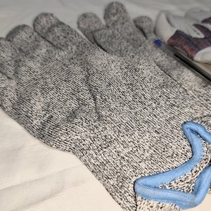 Lote de 2 Pares de Guantes: Anticorte y Trabajo con Cuero - imagen 3