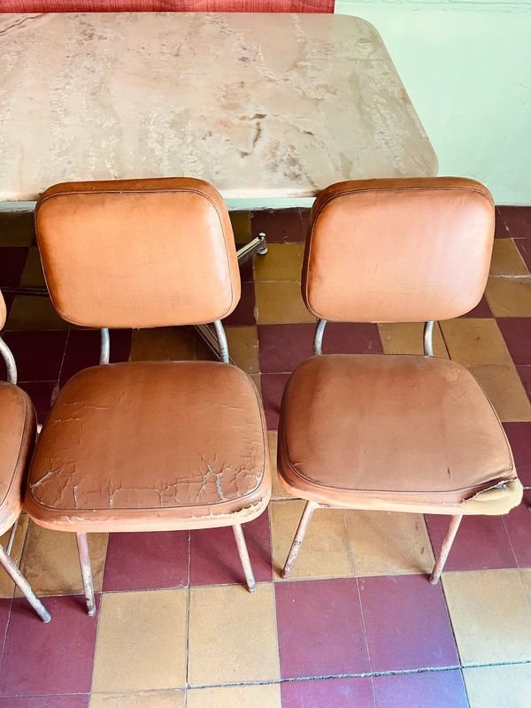 MESA TAPA MARMOL CON 4 SILLAS - imagen 4