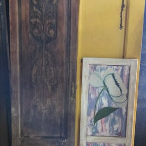Lote anterior: Lote: postigo pintado y puerta de ropero para adorno